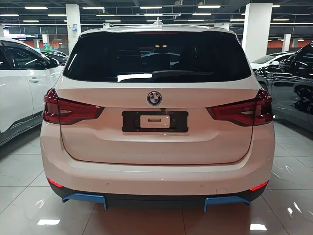 BMW iX3 — миниатюра 6