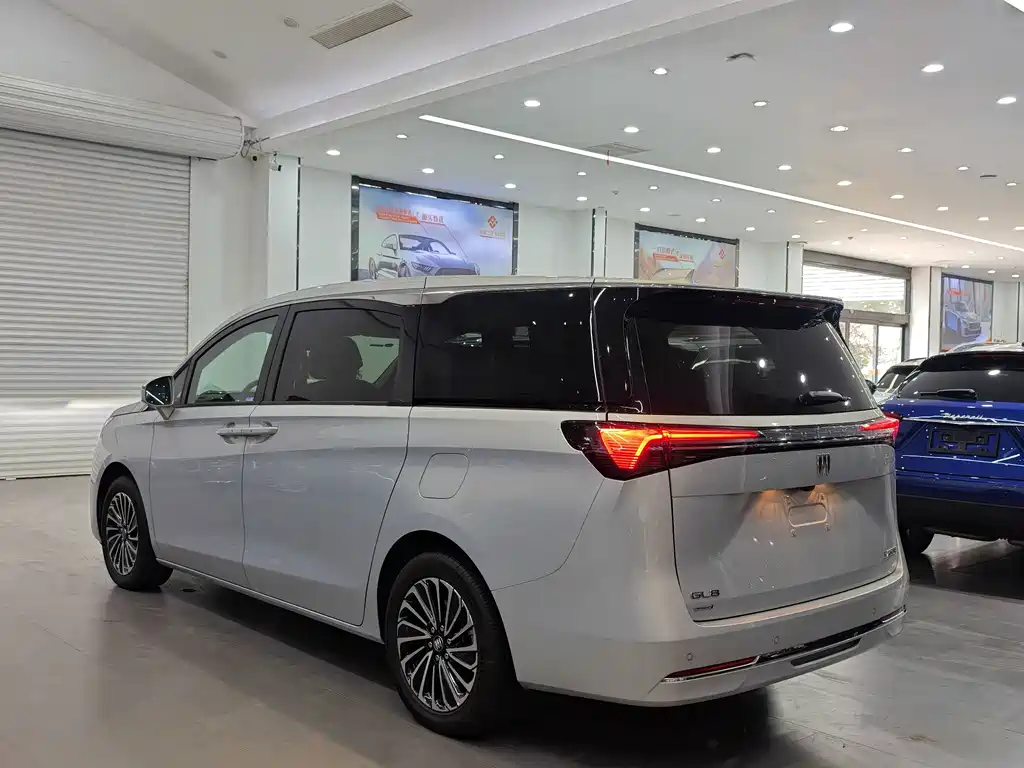 Buick GL8 Hybrid — миниатюра 3