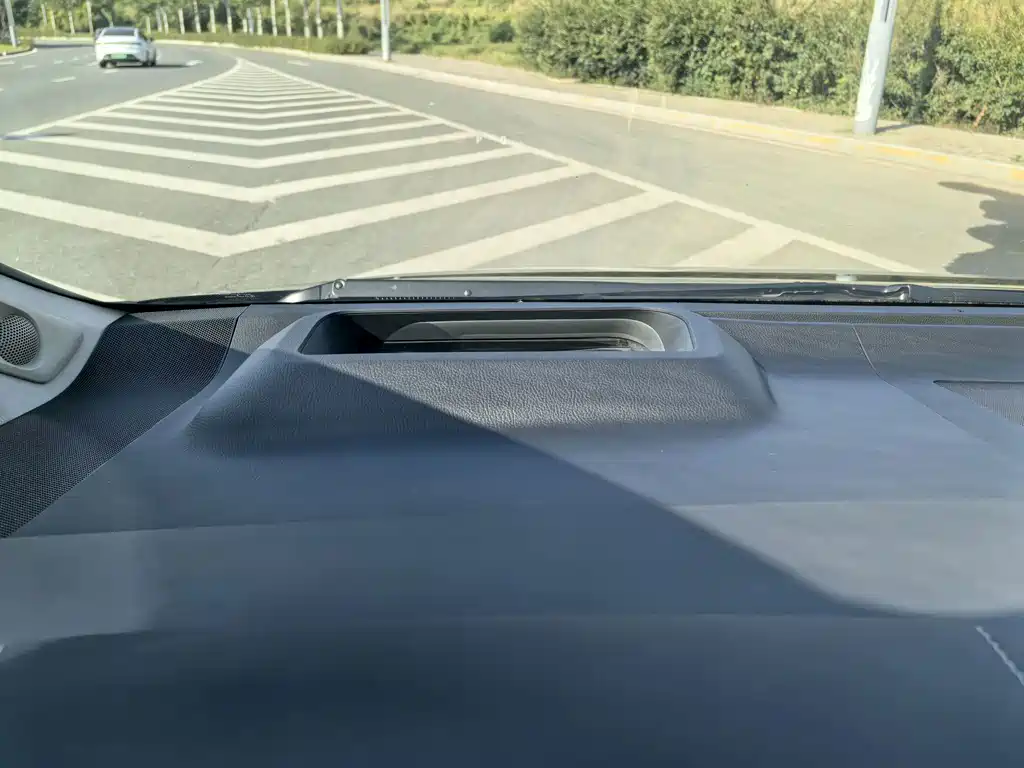 Toyota Alphard — миниатюра 8
