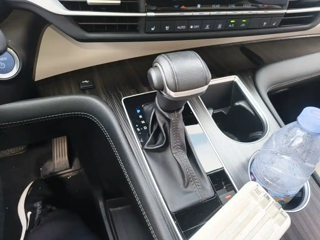 Toyota Sienna — миниатюра 14