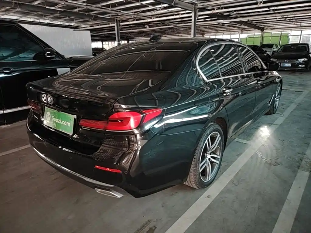 BMW 5 Series — миниатюра 7