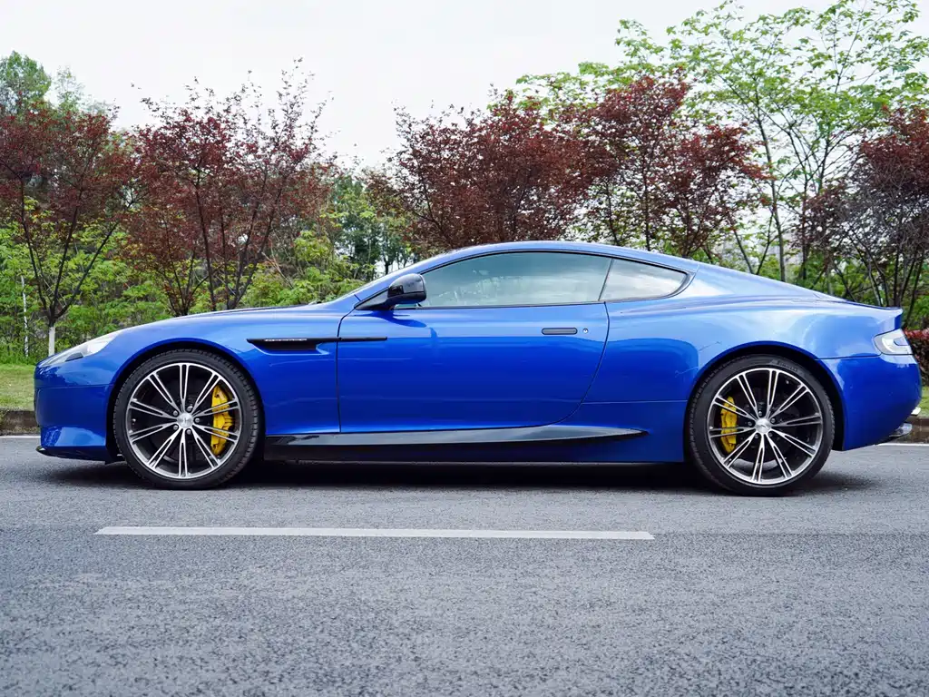 Aston Martin Virage — миниатюра 3