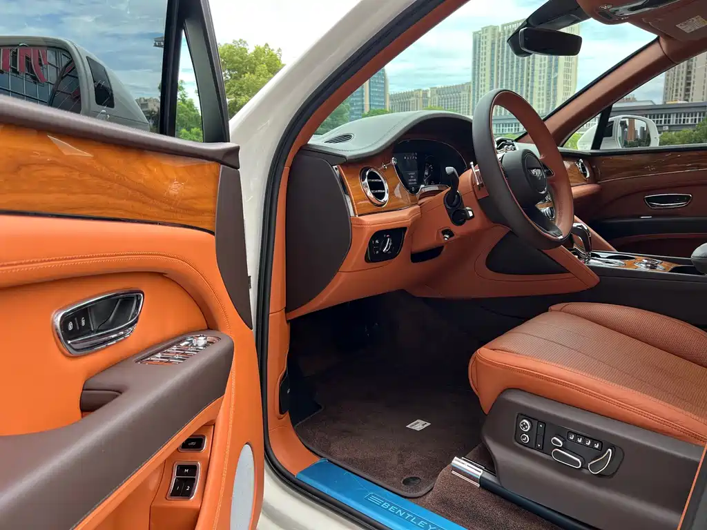 Bentley Bentayga — миниатюра 6