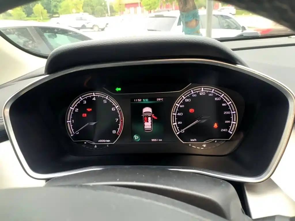 Geely Binyue — миниатюра 12