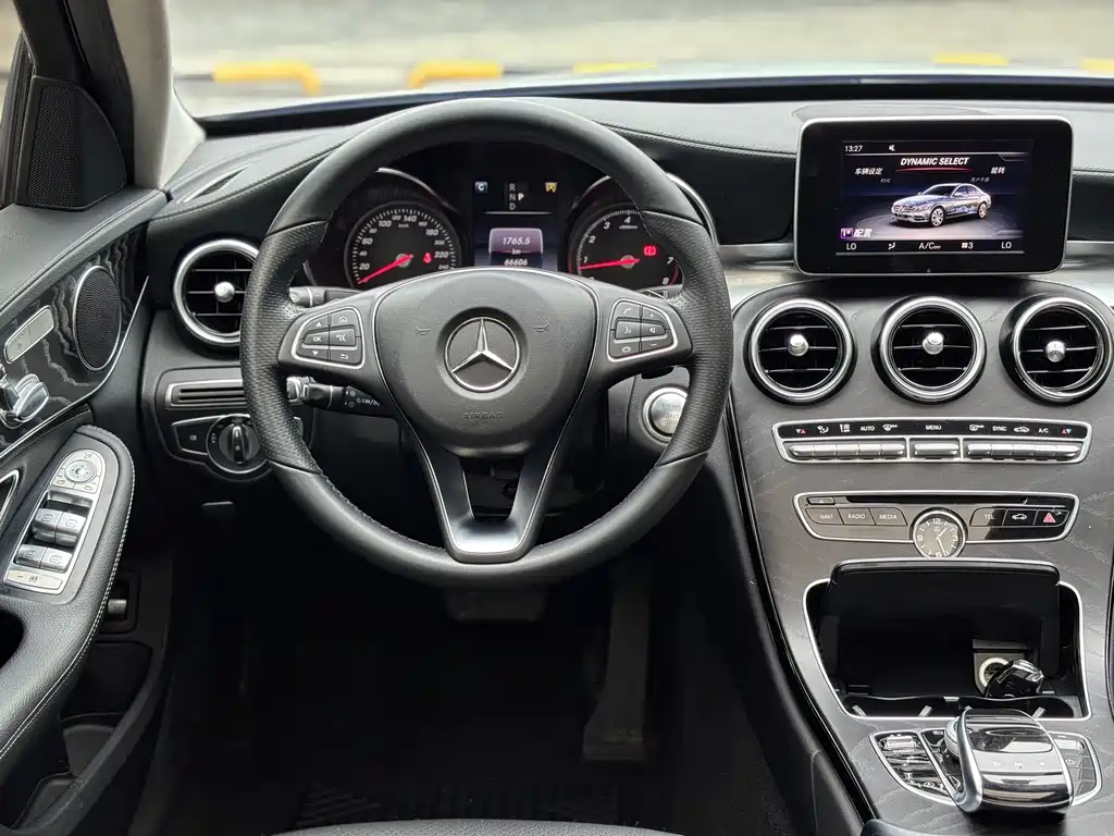 Mercedes-Benz C-Class — миниатюра 6