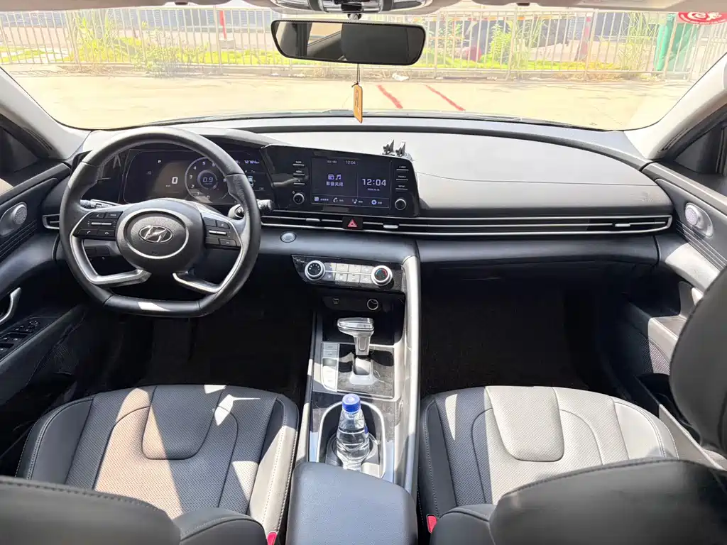 Hyundai Elantra — миниатюра 11