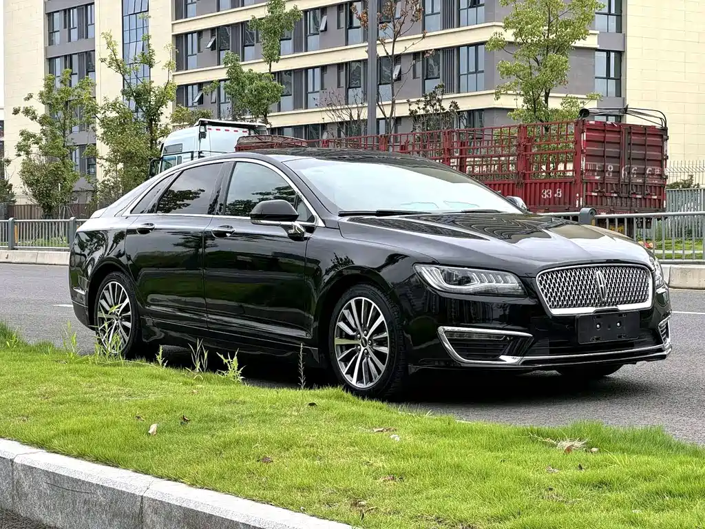 Lincoln MKZ — миниатюра 2