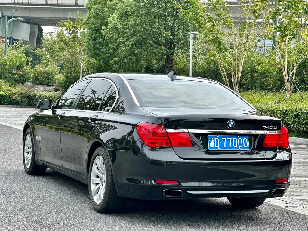 BMW 7 Series — миниатюра 4