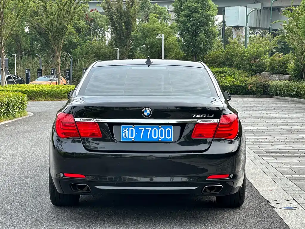 BMW 7 Series — миниатюра 5