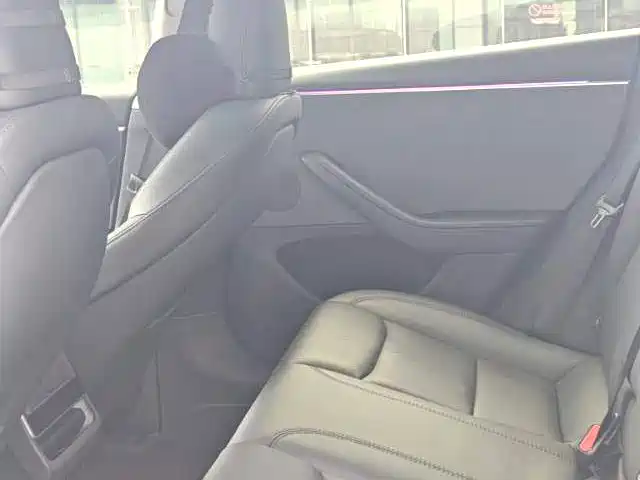 Tesla Model 3 — миниатюра 6