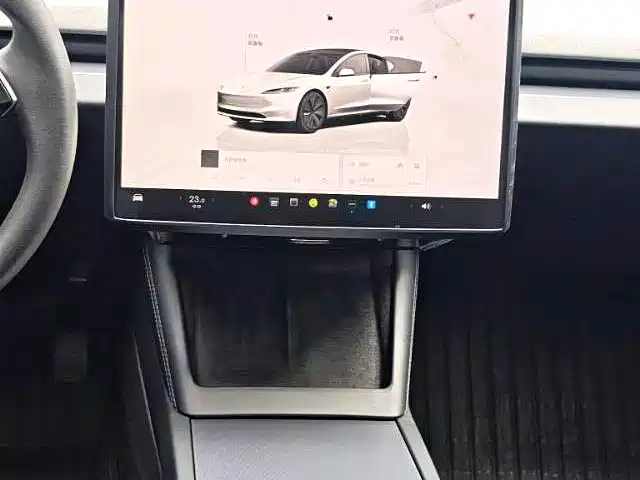 Tesla Model 3 — миниатюра 9