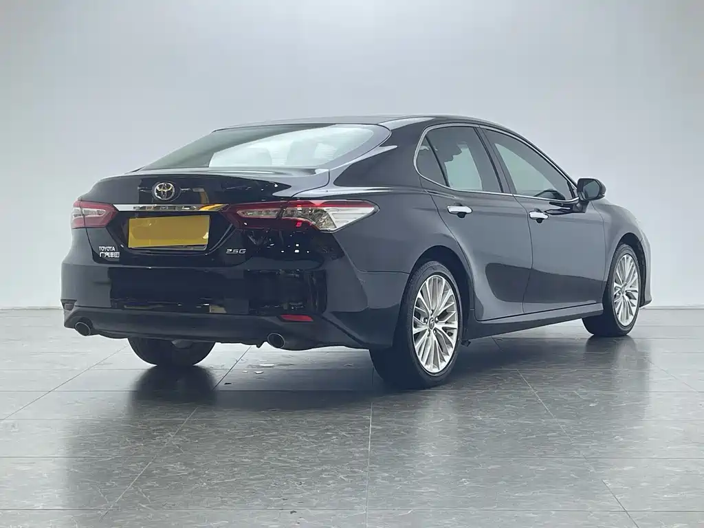 Toyota Camry — миниатюра 3