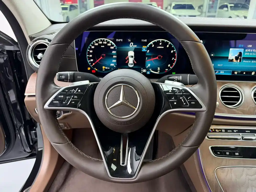 Mercedes-Benz E-Class — миниатюра 6