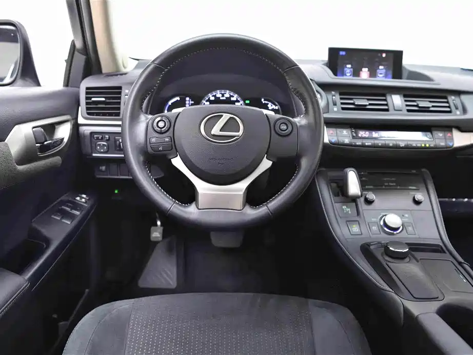 Lexus CT — миниатюра 17