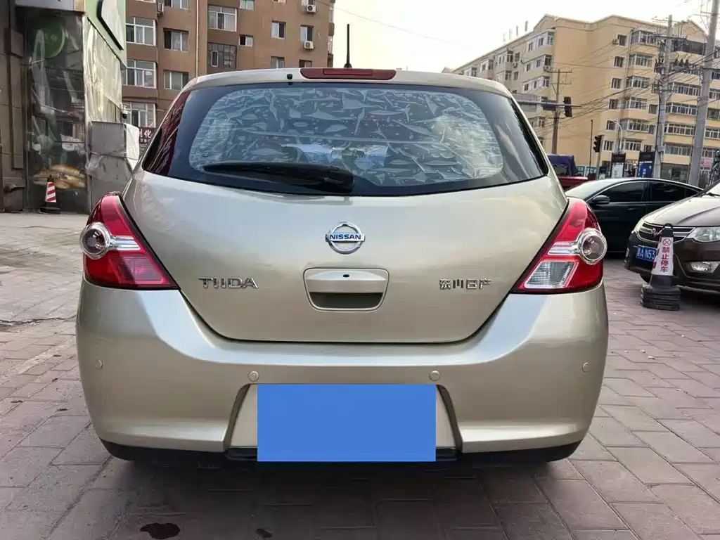 Nissan Tiida — миниатюра 6