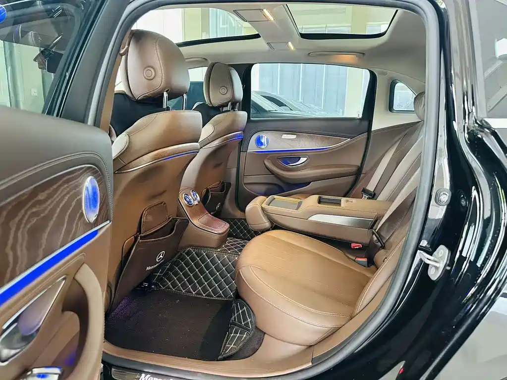 Mercedes-Benz E-Class — миниатюра 5