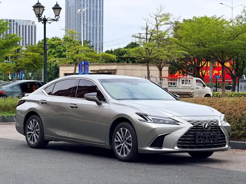 Lexus ES — миниатюра 17