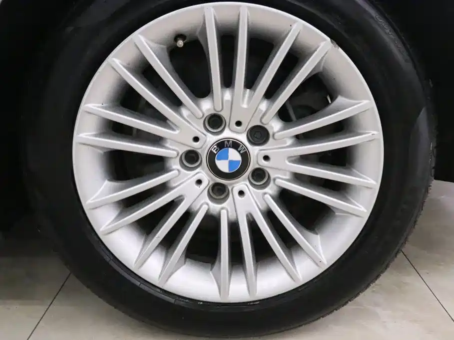 BMW 5 Series — миниатюра 19