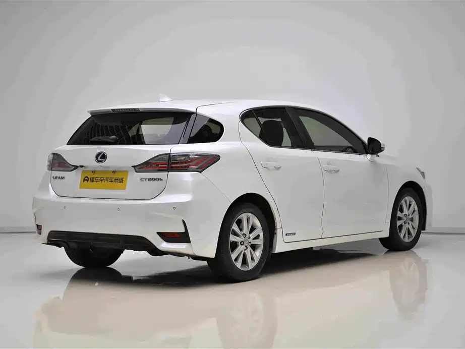 Lexus CT — миниатюра 6