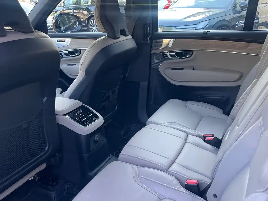 Volvo XC90 PHEV — миниатюра 7