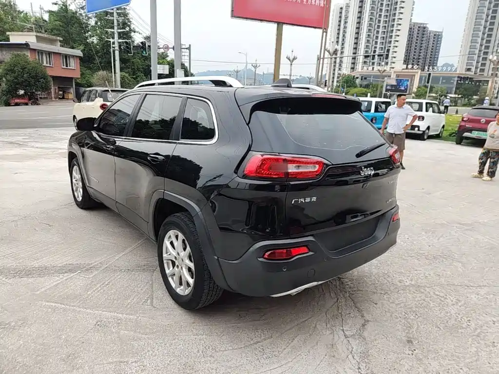 Jeep Cherokee — миниатюра 5