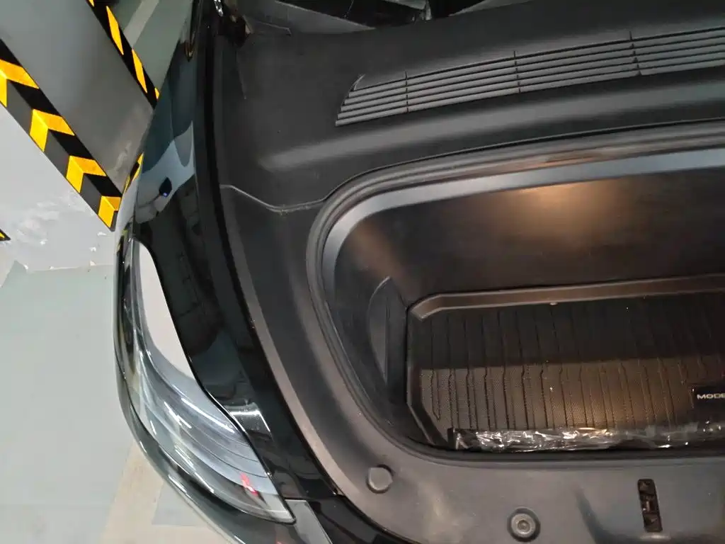 Tesla Model Y — миниатюра 22