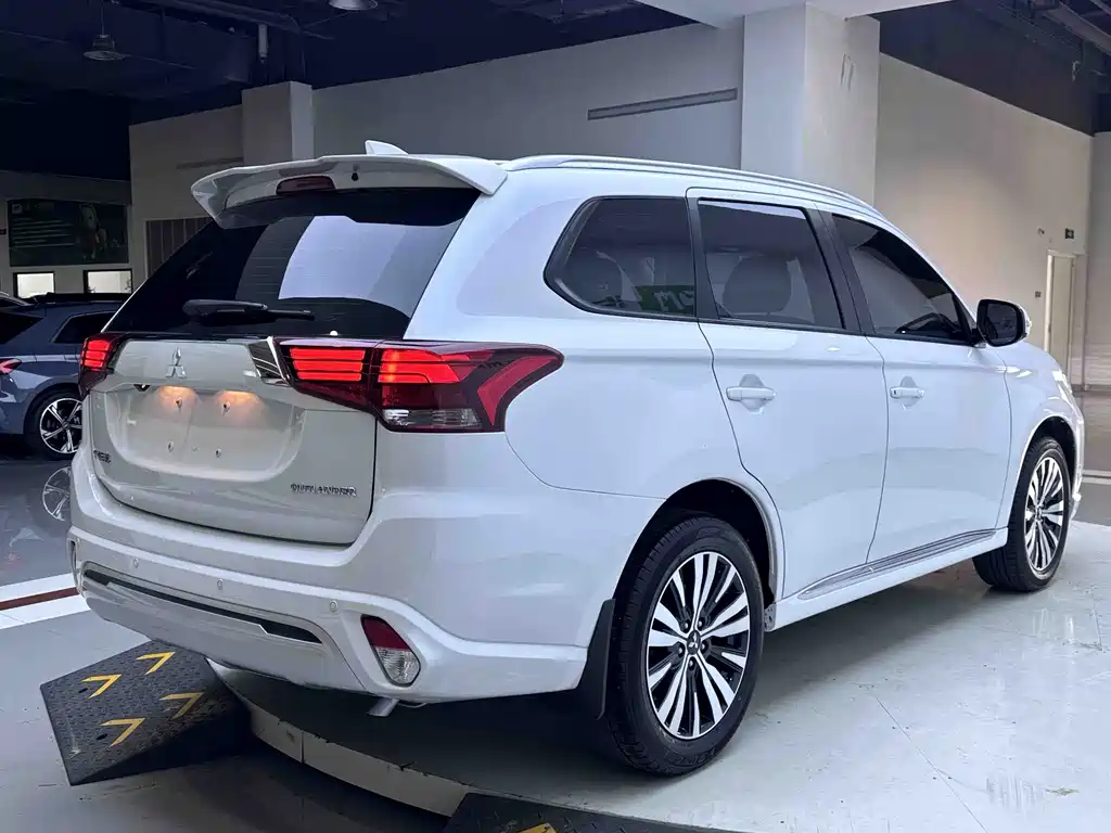 Mitsubishi Outlander 2021 2.0L Enjoy 5 мест