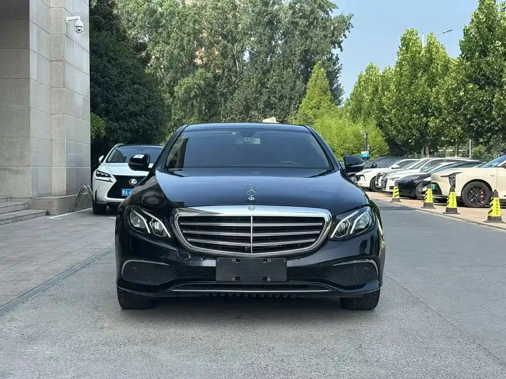 Mercedes-Benz E-Class — миниатюра 2
