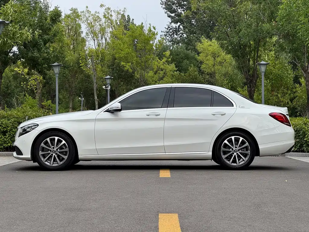 Mercedes-Benz C-Class — миниатюра 4