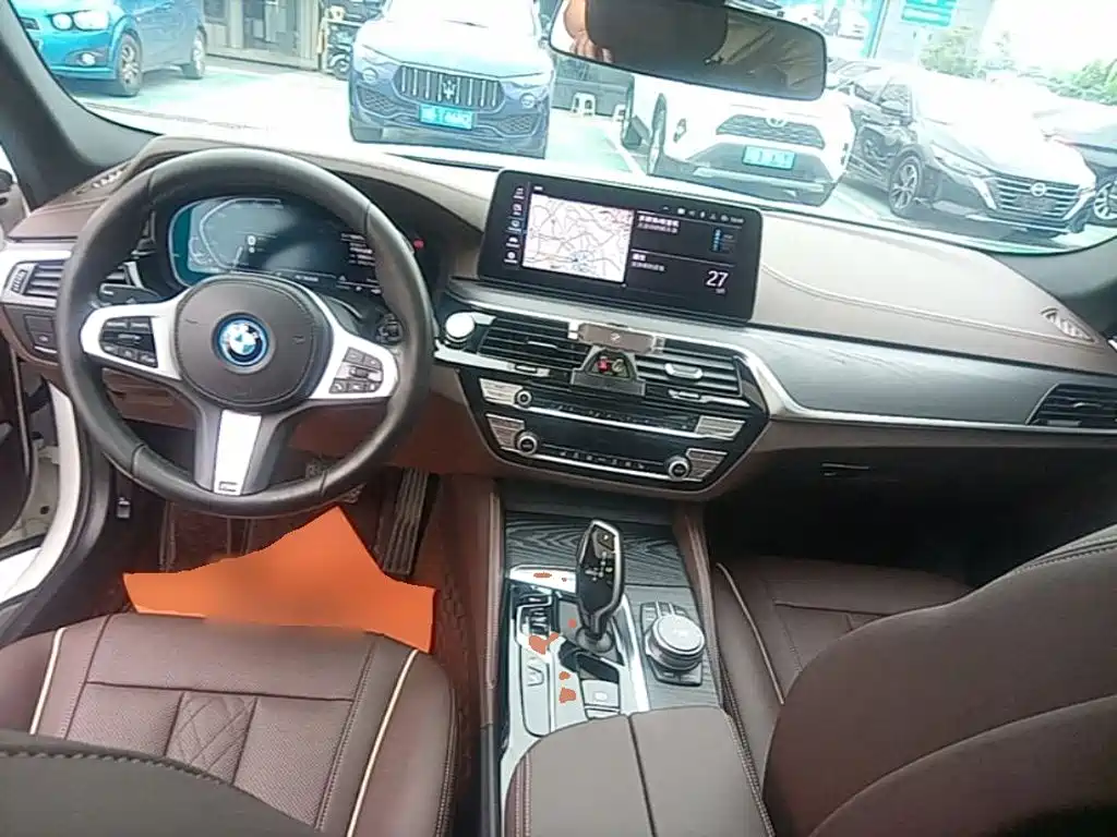 BMW 5 Series New Energy — миниатюра 10
