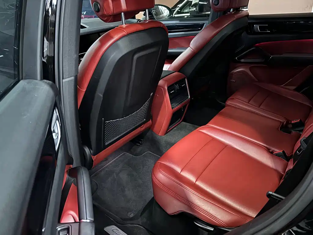Porsche Cayenne — миниатюра 6