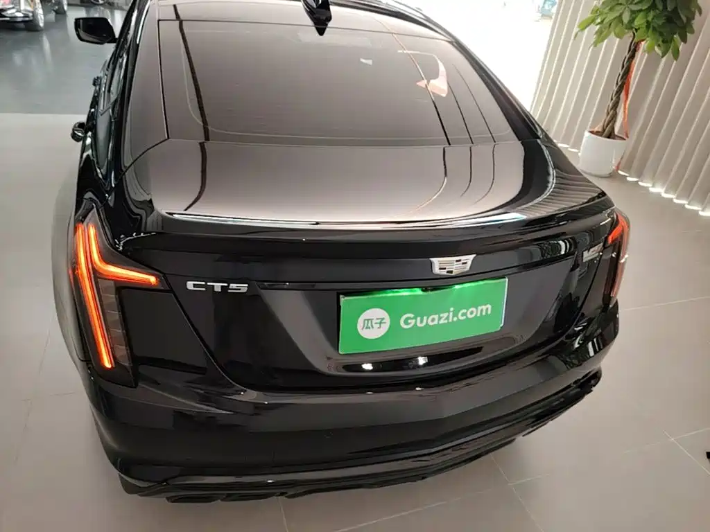 Cadillac CT5 — миниатюра 6