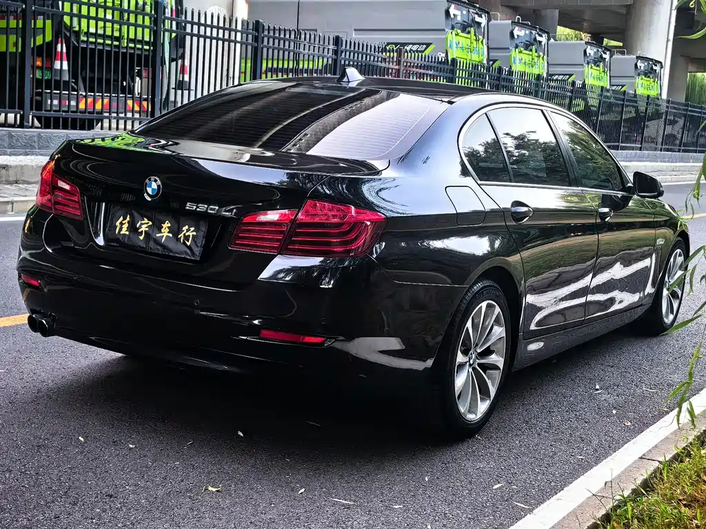 BMW 5 Series — миниатюра 3