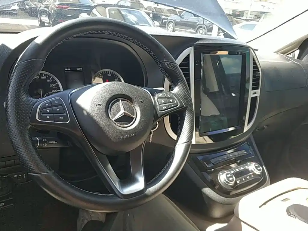 Mercedes-Benz Vito — миниатюра 10