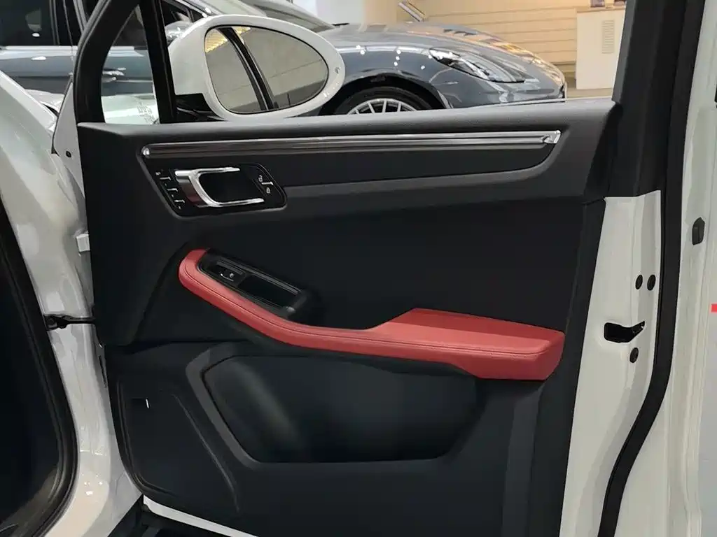 Porsche Macan — миниатюра 7