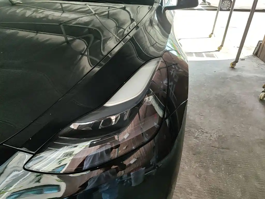 Tesla Model Y — миниатюра 24