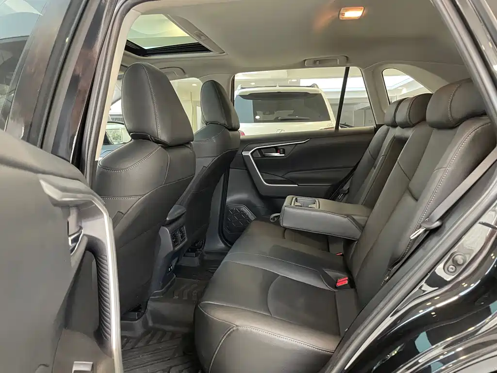 Toyota RAV4 — миниатюра 13