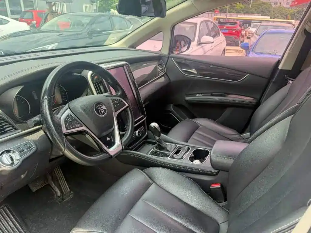 BYD MAX — миниатюра 3