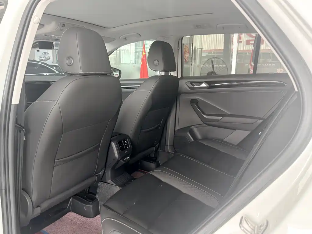 Volkswagen T-Roc — миниатюра 5