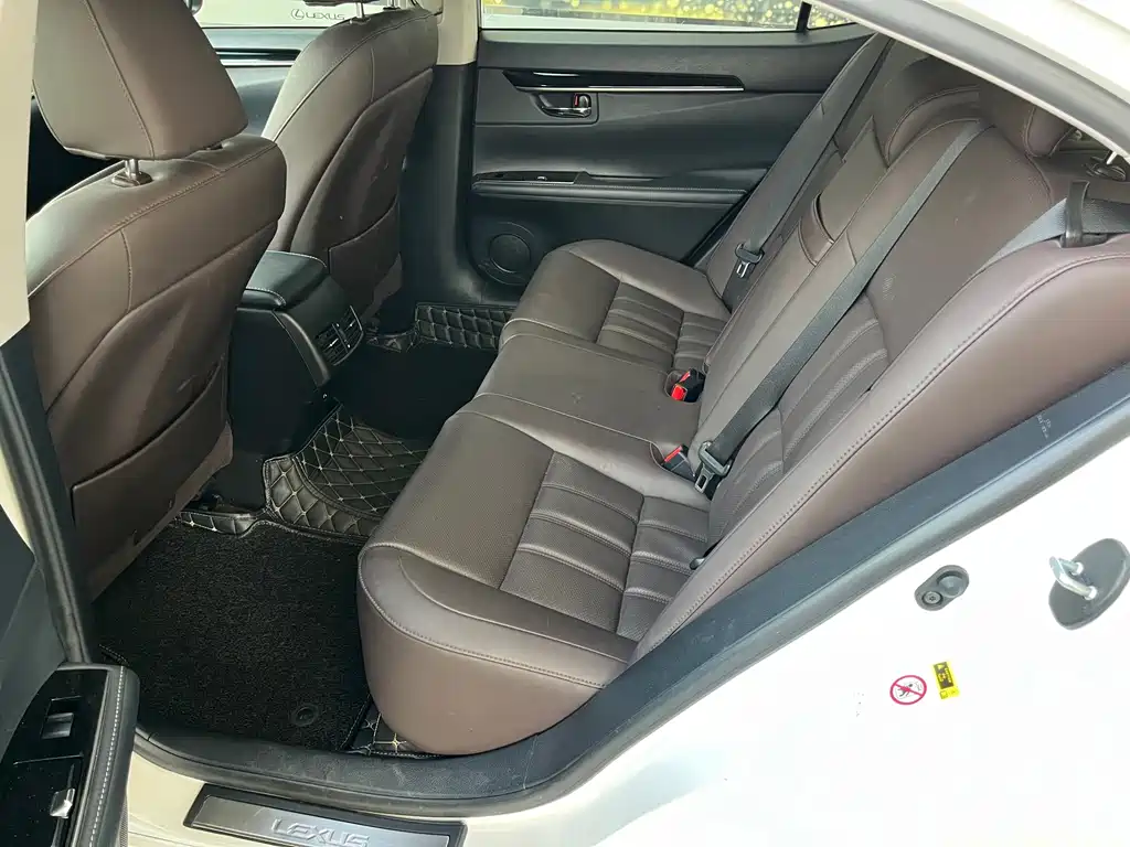 Lexus ES — миниатюра 10