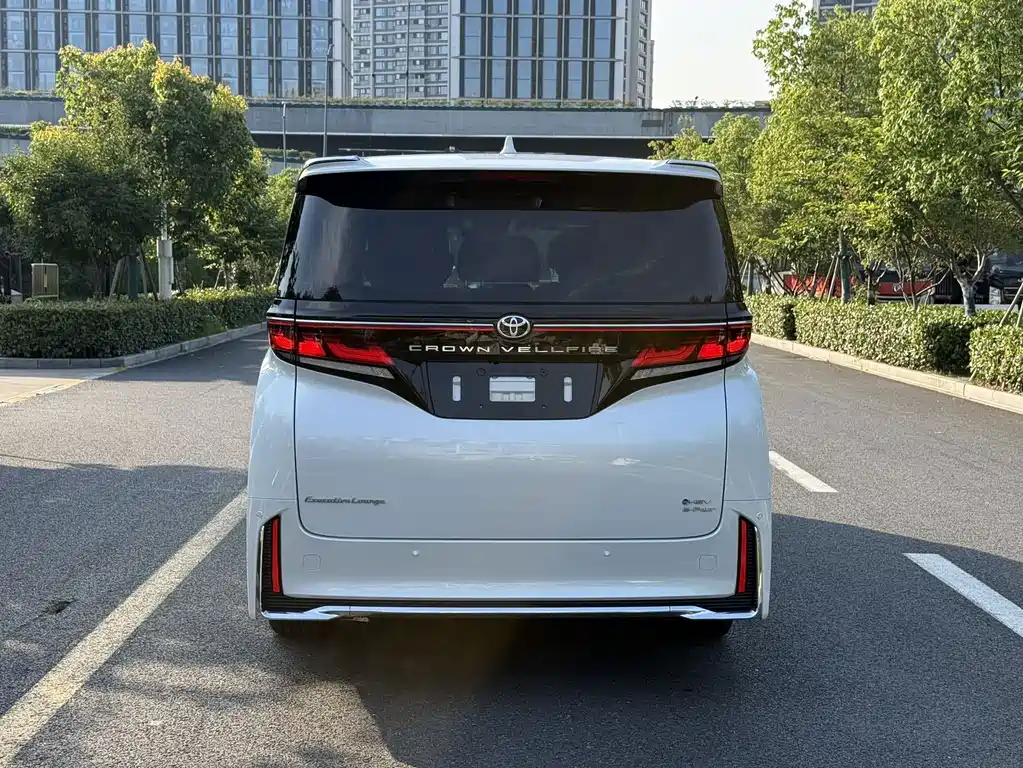 Toyota Alphard — миниатюра 4