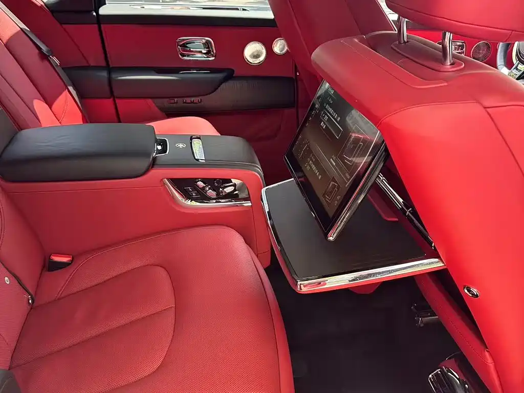 Rolls-Royce Cullinan 2018 мест