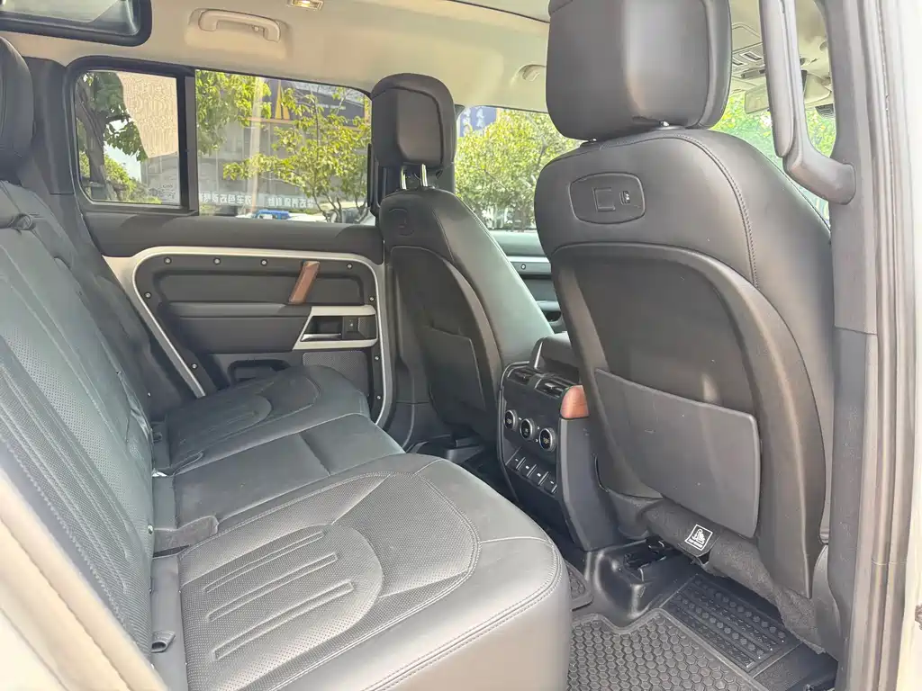 Land Rover Defender — миниатюра 12