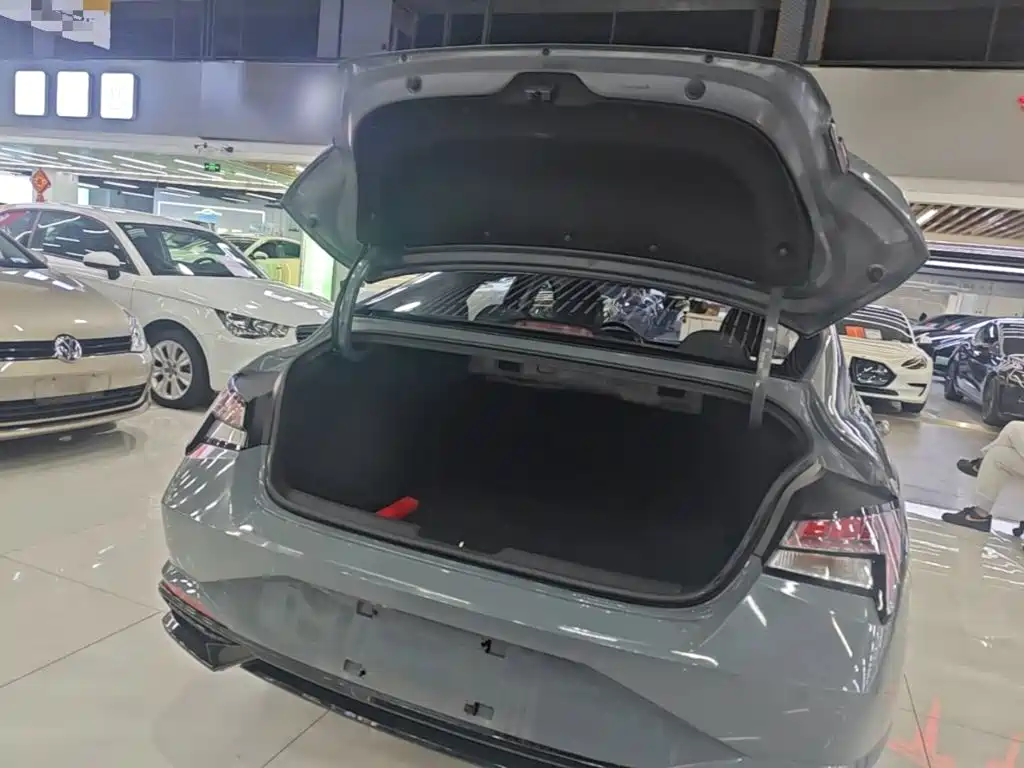 Hyundai Elantra — миниатюра 19