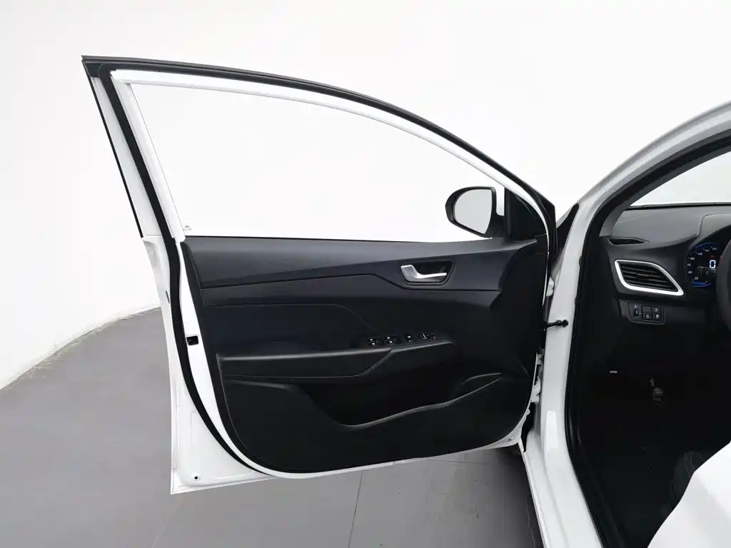 Hyundai Verna — миниатюра 8
