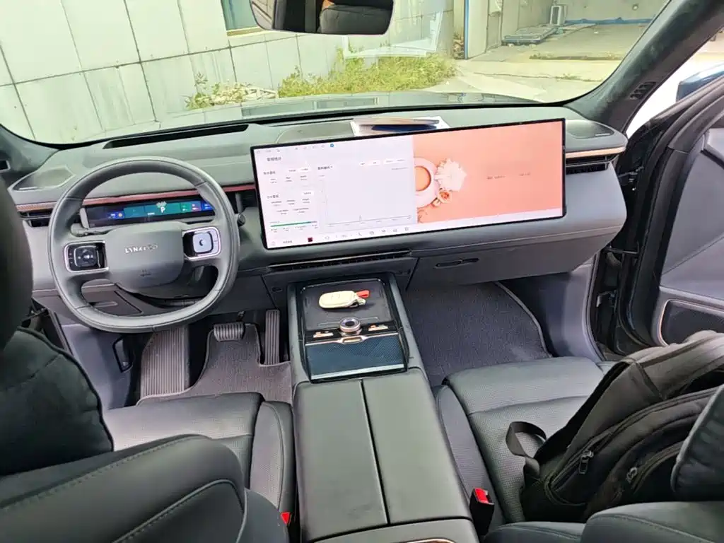 Lynk & Co Рука 900. — миниатюра 10