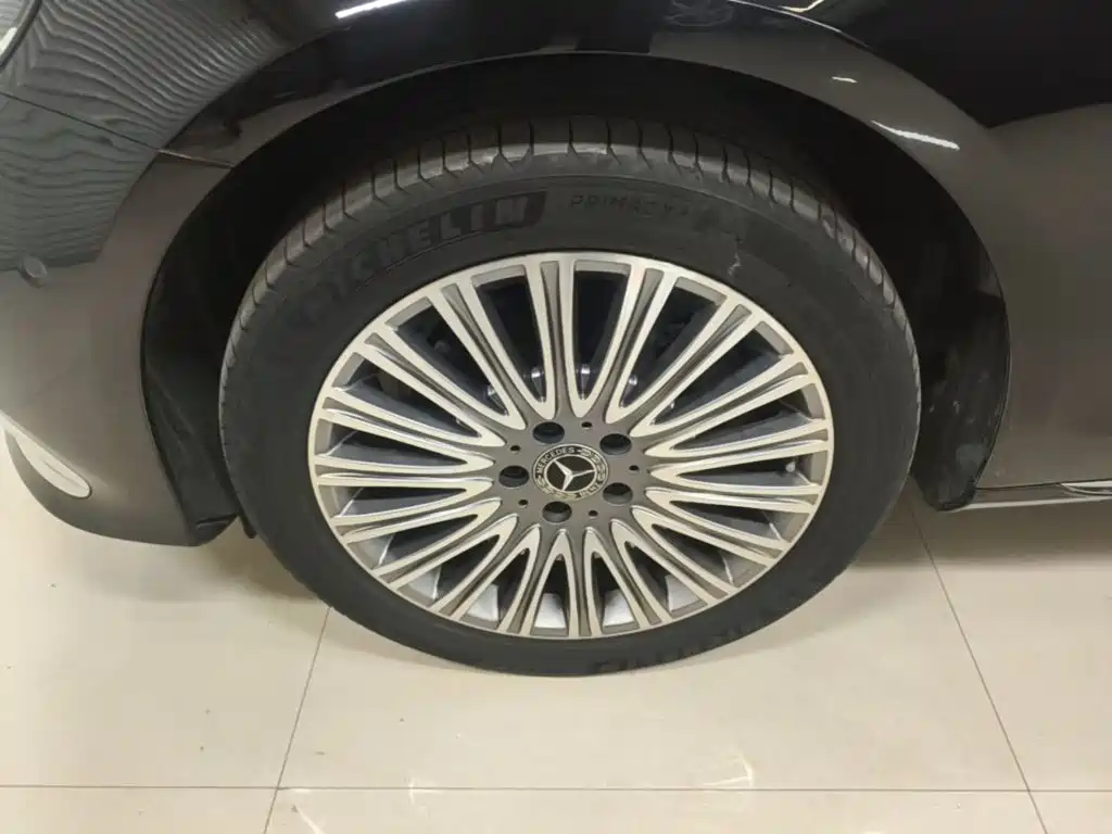 Mercedes-Benz E-Class — миниатюра 23