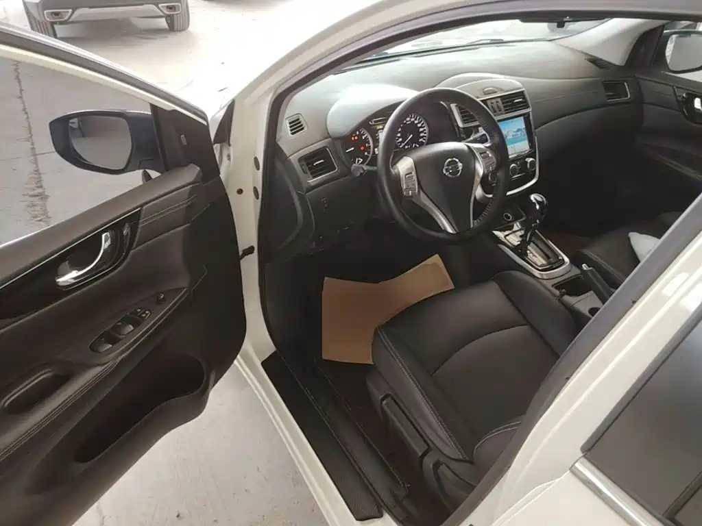 Nissan Tiida — миниатюра 15