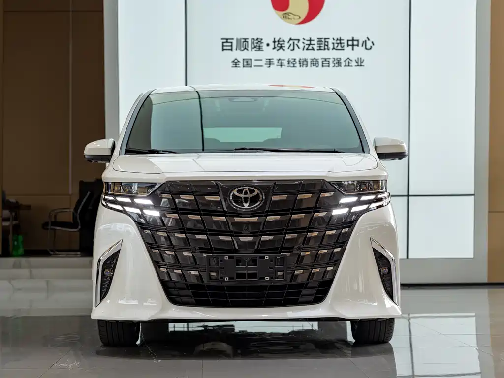 Toyota Alphard — миниатюра 2