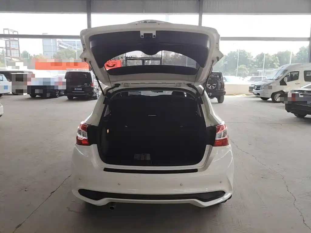 Nissan Tiida — миниатюра 19